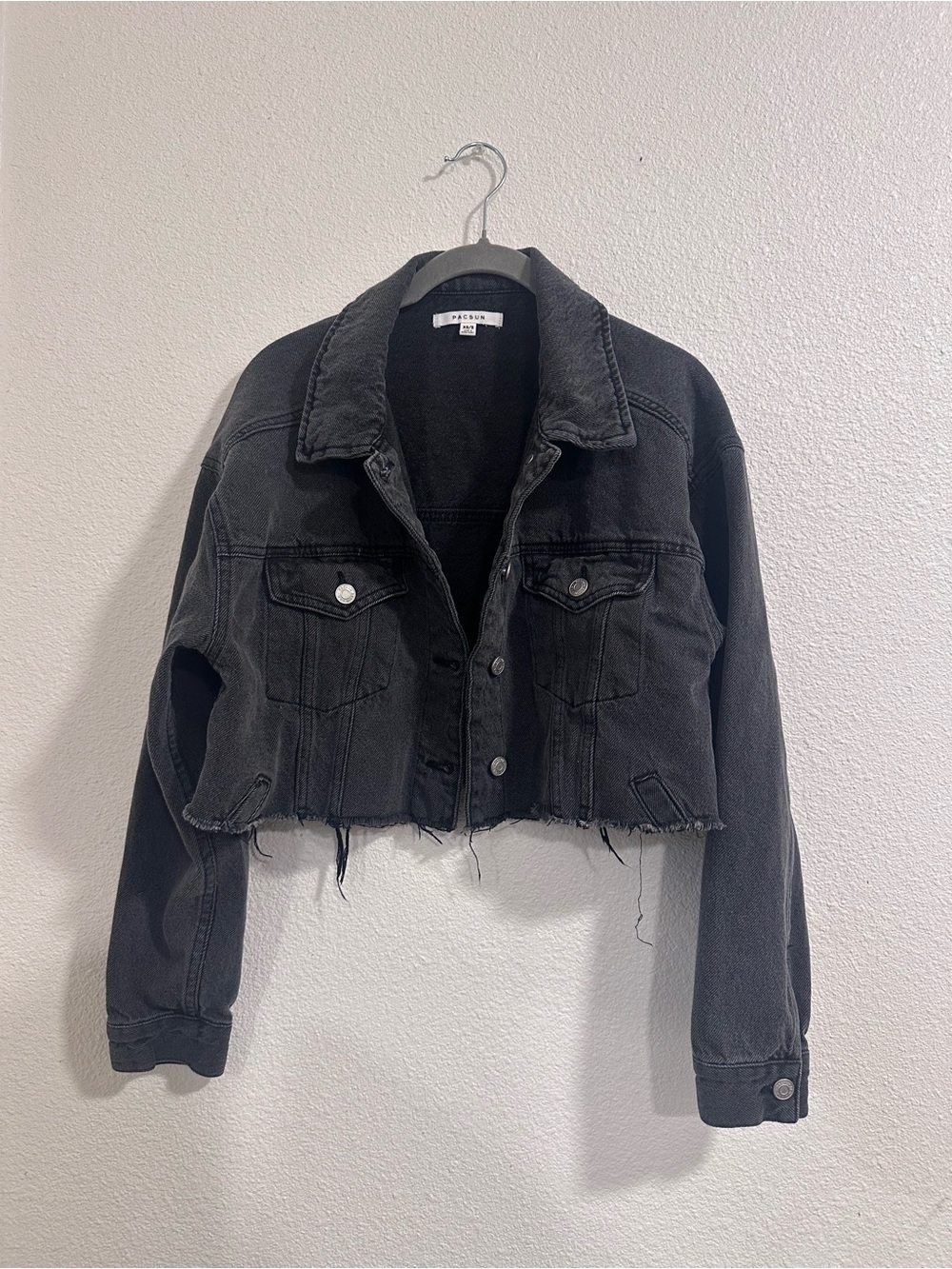 PacSun Black Cropped Raw-Hem Denim Jacket